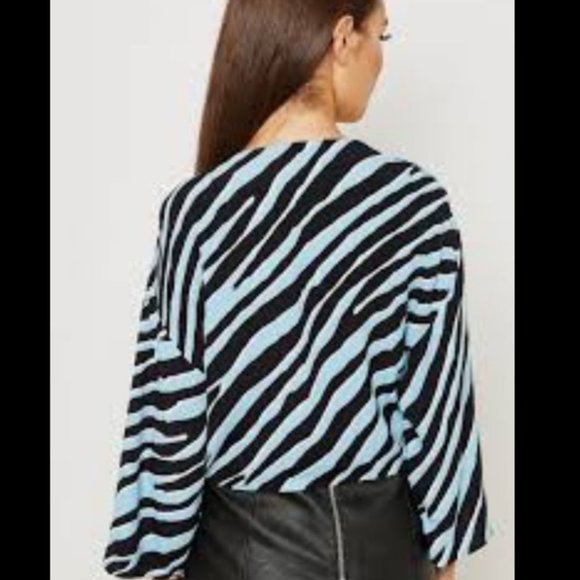 Topshop Zebra Print Tie Front Blouse 3/4 Sleeves Animal Print V-Neck Size 8 - Picture 3 of 9